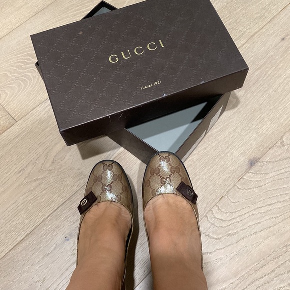 Gucci shoes bottom is rubbery marital used good condition - Picture 6 of 7